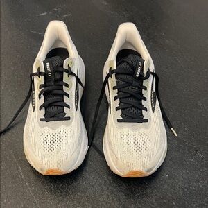 Brooks Ghost 17 White and Black Athletic Shoes